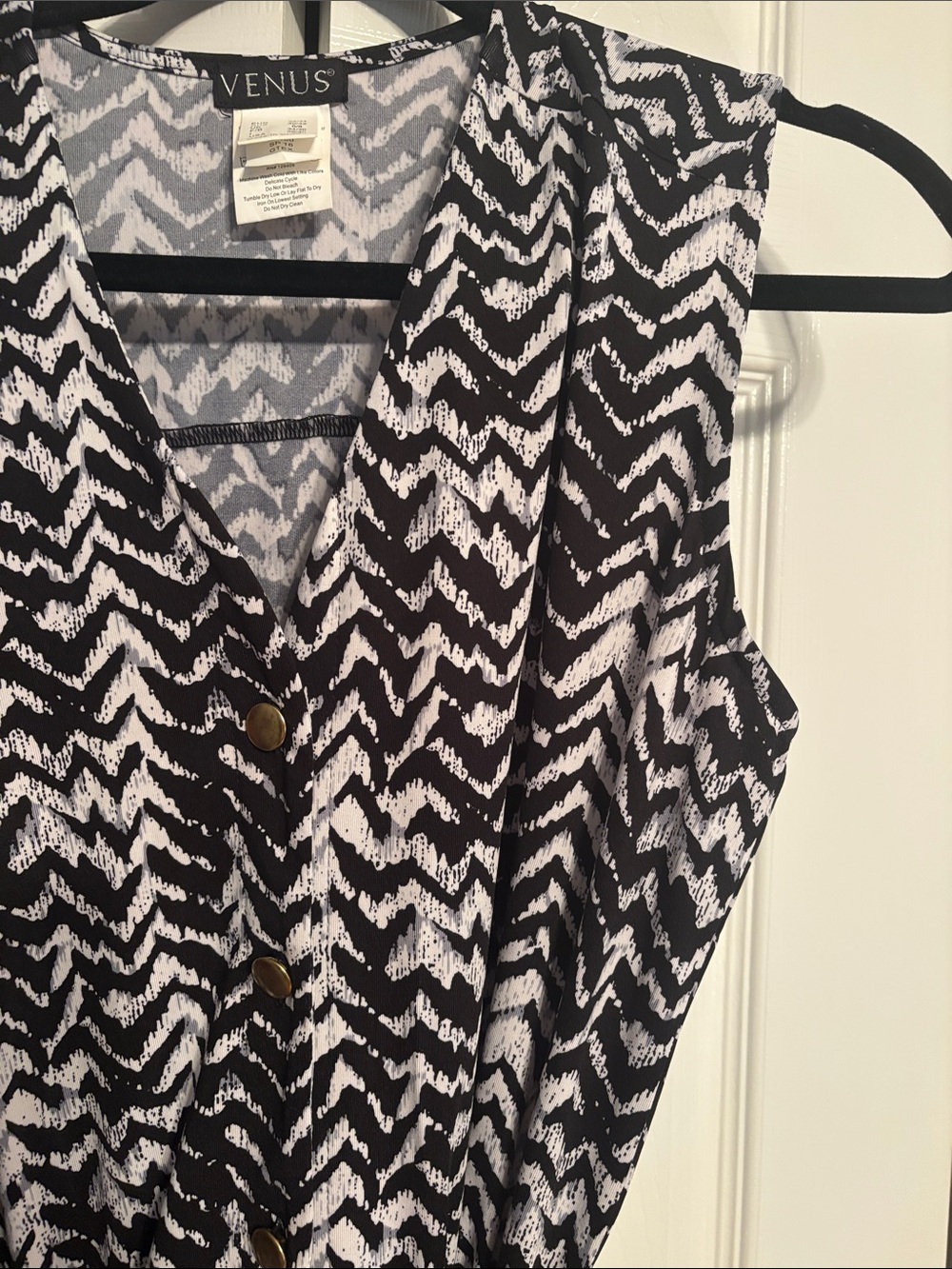 VENUS Black and White Sleeveless chevron print V-Neck Tie-Waist romper size XS - Picture 8 of 12